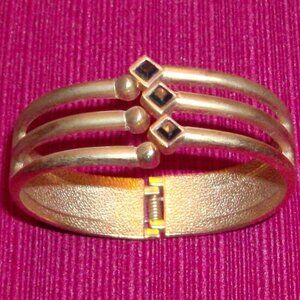 gold tone bracelet
